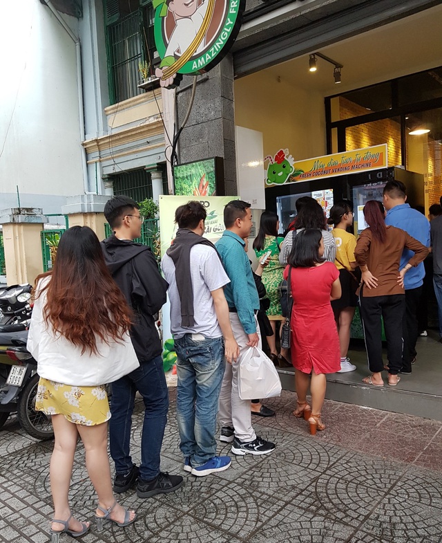 Tặng 10.000 trái dừa công nghệ 4.0 miễn phí - Uống dừa Toro giải khát, tưới mát Sài Gòn - Ảnh 2.