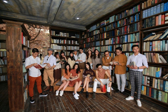 Chụp ảnh kỉ yếu “chất” như học sinh trường quốc tế - Ảnh 1.