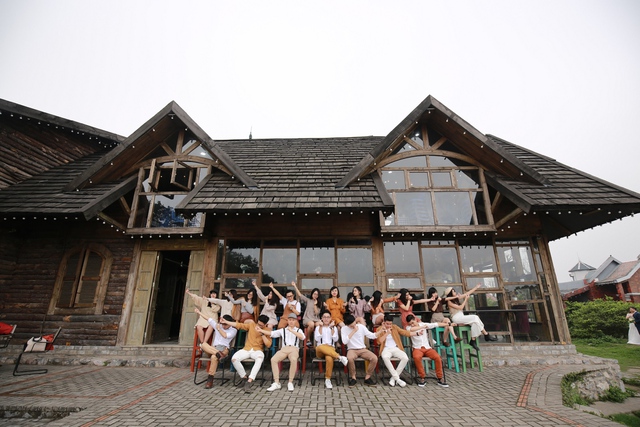 Chụp ảnh kỉ yếu “chất” như học sinh trường quốc tế - Ảnh 3.