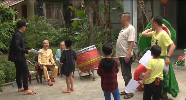 &ldquo;Bố ơi m&igrave;nh đi đ&acirc;u thế&rdquo; tập 41: Bị ng&atilde; trầy ch&acirc;n khi m&uacute;a l&acirc;n, bố Ph&uacute;c giục gi&atilde; mọi người đi t&igrave;m kiếm bố Lộc v&agrave; b&eacute; B&agrave;o Ngư - Ảnh 12.