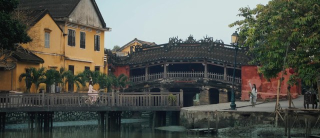 Kỷ niệm 20 năm thành lập: Huawei Việt Nam ra mắt phim ấn tượng về áo dài - Ảnh 2.