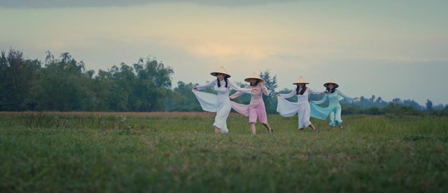 Kỷ niệm 20 năm thành lập: Huawei Việt Nam ra mắt phim ấn tượng về áo dài - Ảnh 3.