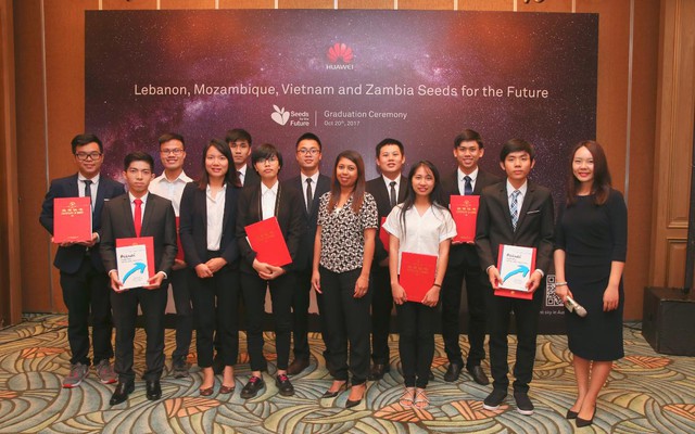 Kỷ niệm 20 năm th&agrave;nh lập: Huawei Việt Nam ra mắt phim ấn tượng về &aacute;o d&agrave;i - Ảnh 4.