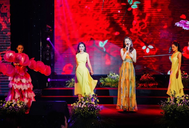 Top 12 Miss World Bussiness 2018 xướng t&ecirc;n Trương Nh&acirc;n - Ảnh 3.