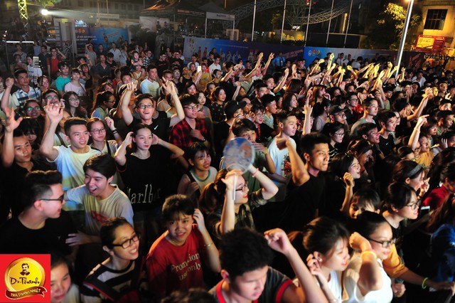 Dàn sao khủng đội mưa khuấy động Lễ hội “Phố hàng nóng” tại Hà Nội - Ảnh 3.