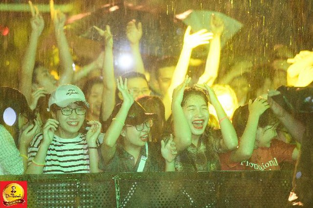 Dàn sao khủng đội mưa khuấy động Lễ hội “Phố hàng nóng” tại Hà Nội - Ảnh 7.