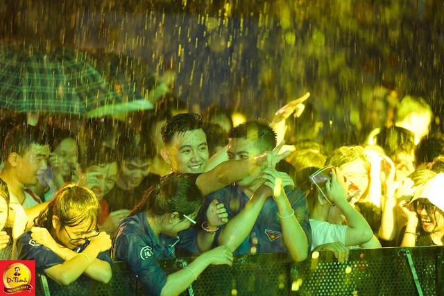 Dàn sao khủng đội mưa khuấy động Lễ hội “Phố hàng nóng” tại Hà Nội - Ảnh 11.