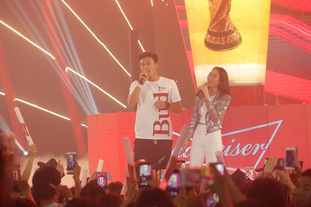 Mỹ Tâm, Bùi Tiến Dũng, Đức Chinh xuất hiện tại Đại tiệc mở màn World Cup 2018 - Ảnh 7.