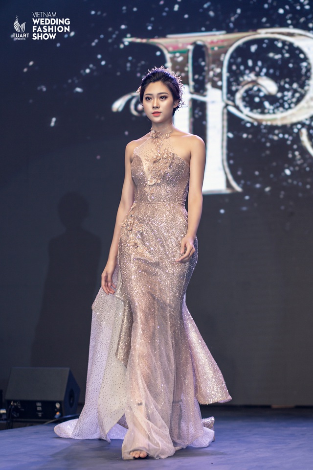 Việt Nam Wedding Fashion Show 2018 gây choáng ngợp - Đại chiến mỹ nhân tại hồ Hoàn Kiếm - Ảnh 8.