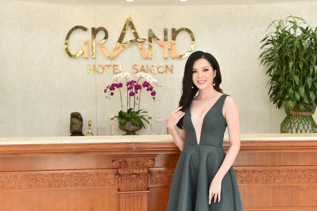 Dàn mỹ nhân khoe sắc trong lễ kí kết tài trợ trang phục chính của Hoa hậu Việt Nam 2018 - Ảnh 7.