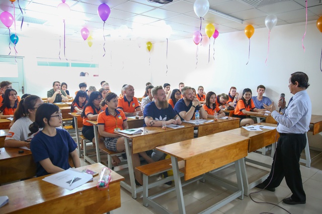 Sinh vi&ecirc;n quốc tế th&iacute;ch th&uacute; với kh&ocirc;ng gian độc đ&aacute;o của Đại học sắc m&agrave;u - Ảnh 4.