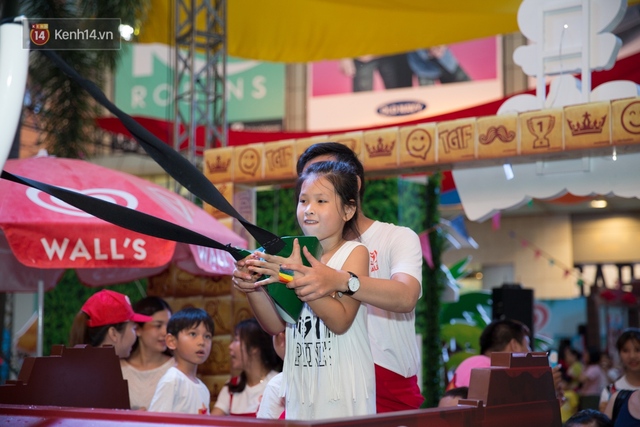 Chơi game cực đã, ăn kem thả ga, giới trẻ Sài Gòn quẩy cuồng nhiệt tại Ốc Đảo Lạnh Tê - Ảnh 7.