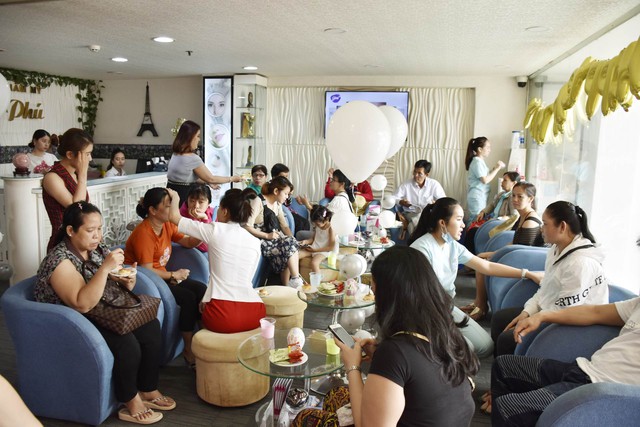Hàng trăm khách hàng đến thăm dự sinh nhật bệnh viện Thẩm mỹ Ngọc Phú - Ảnh 4.