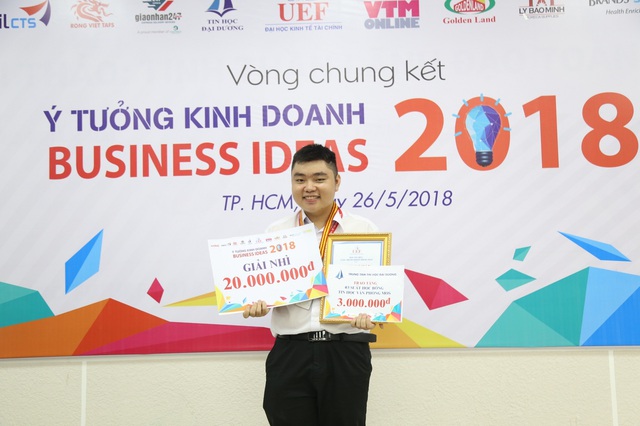 &ldquo;Thần d&acirc;n&rdquo; UEF với qu&atilde;ng đời sinh vi&ecirc;n sống động - Ảnh 4.
