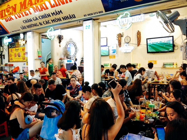 Không khí World Cup tưng bừng qua lăng kính Vivo V9 tại Hà Nội - Ảnh 6.