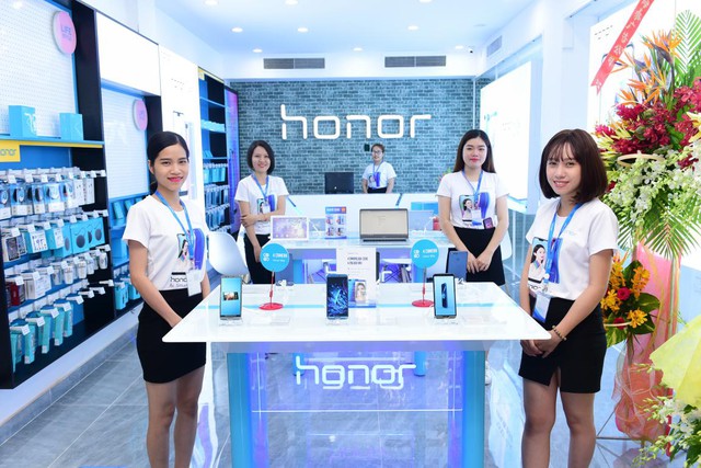 Hoa hậu Hương Giang Idol sang chảnh tham dự ra mắt cửa h&agrave;ng c&ocirc;ng nghệ mới - Ảnh 6.