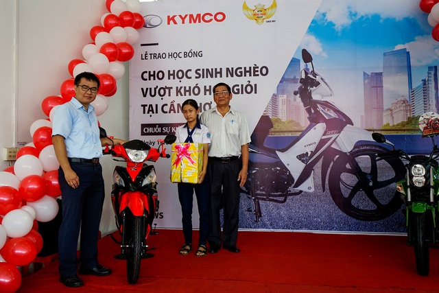 KYMCO Việt Nam trao quà cho học sinh nghèo đạt thành tích tốt - Ảnh 3.