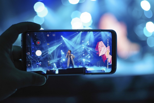 Galaxy S9+: M&oacute;n nhạc cụ truyền cảm hứng cho H&agrave; Anh Tuấn - Ảnh 1.