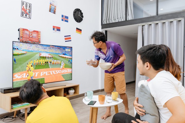 T&ocirc;i đ&atilde; tự biến ph&ograve;ng m&igrave;nh th&agrave;nh s&acirc;n vận động World Cup thứ thiệt như thế n&agrave;o? - Ảnh 17.