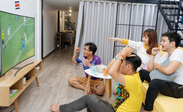 T&ocirc;i đ&atilde; tự biến ph&ograve;ng m&igrave;nh th&agrave;nh s&acirc;n vận động World Cup thứ thiệt như thế n&agrave;o? - Ảnh 22.
