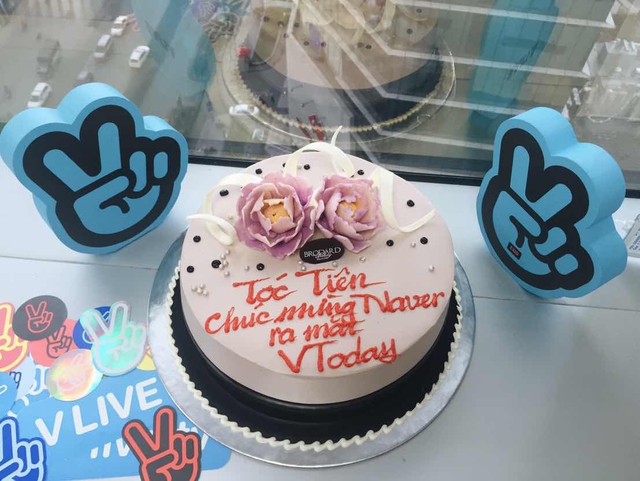 Hoa hậu Mai Phương Th&uacute;y, Đ&ocirc;ng Nhi, Vũ C&aacute;t Tường ch&uacute;c mừng Naver ra mắt V Today tại Việt Nam - Ảnh 5.