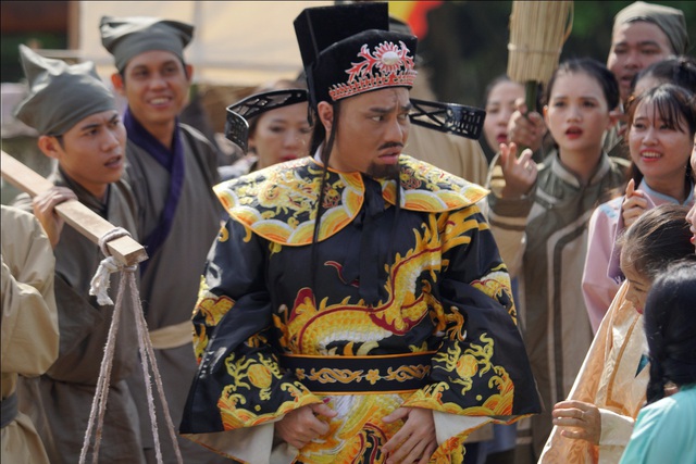 &ldquo;Bao cười&rdquo; với pha trị sẹo thần sầu của Bao Chuẩn - Ảnh 2.