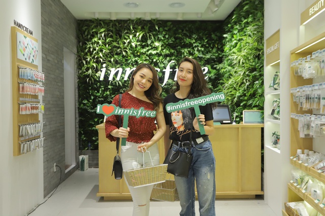Min cùng các beauty bloggers rủ nhau mua sắm mỹ phẩm đậm chất Hàn - Ảnh 5.