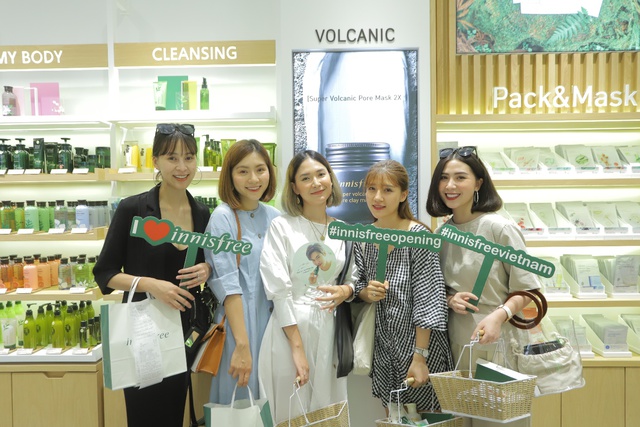 Min cùng các beauty bloggers rủ nhau mua sắm mỹ phẩm đậm chất Hàn - Ảnh 9.