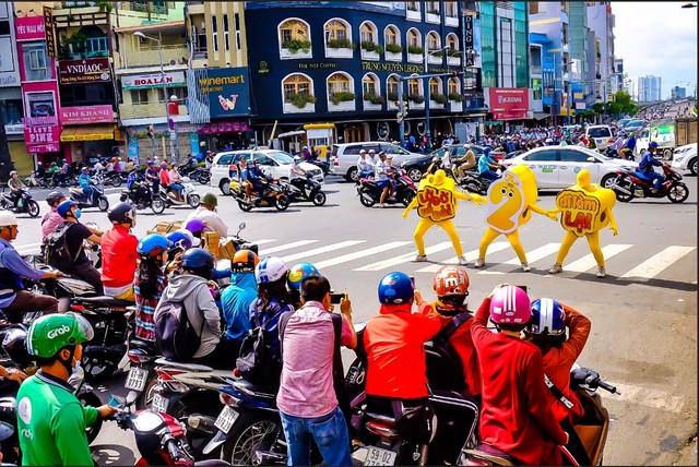Bất chấp nắng gắt, biệt đội sinh vật lạ tràn từ Hà Nội vào Sài Gòn khiến dân tình tỉnh cả ngủ - Ảnh 1.