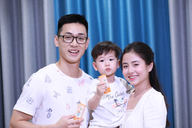 Nh&igrave;n vợ chồng Ba Duy &ndash; Nam Thương mới thấy vợ chồng trẻ chăm con &ldquo;khổ sở&rdquo; như thế n&agrave;o - Ảnh 1.