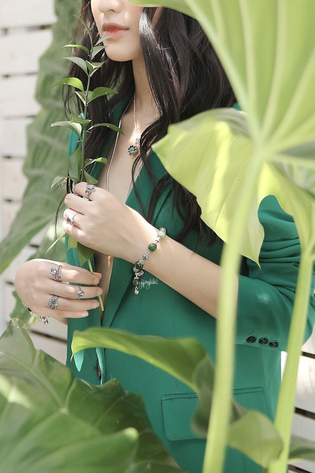 Khẳng định chất ri&ecirc;ng với trang sức đ&aacute; phong thủy từ Gypsy.lala - Ảnh 2.