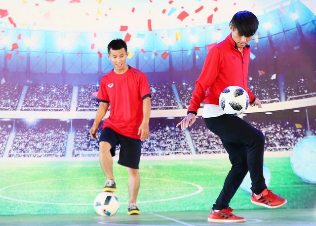 Hoà Minzy, Monstar cùng Quang Hải mang “Cúp bóng đá ở xứ sở kem” âm 5 độ cứu nóng teen Hà Nội - Ảnh 5.