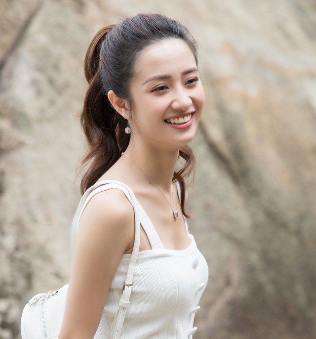 Mix đồ chuẩn c&aacute; t&iacute;nh đ&oacute;n ng&agrave;y h&egrave; rực rỡ như H&ograve;a Minzy, Jun Vũ, Sỹ Thanh - Ảnh 4.