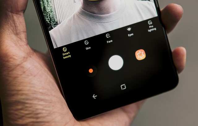 Đ&acirc;y l&agrave; điều mọi người trẻ đều quan t&acirc;m khi t&igrave;m mua smartphone trong năm 2018 - Ảnh 4.
