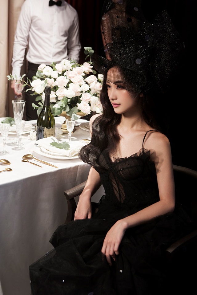 Jun Vũ, Jolie Nguyễn đẹp nao lòng trong bộ ảnh thời trang mừng sinh nhật ELPIS - Ảnh 6.