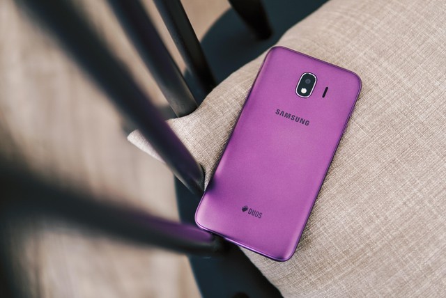 Đ&aacute;nh gi&aacute; Galaxy J6/J4: Rẻ nhưng vẫn đủ chất - Ảnh 3.