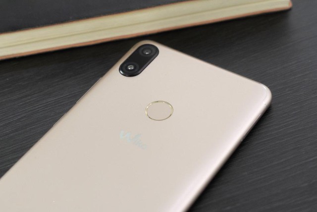 Loạt t&iacute;nh năng thời thượng xuất hiện tr&ecirc;n chiếc smartphone chưa tới 2 triệu đồng - Ảnh 2.