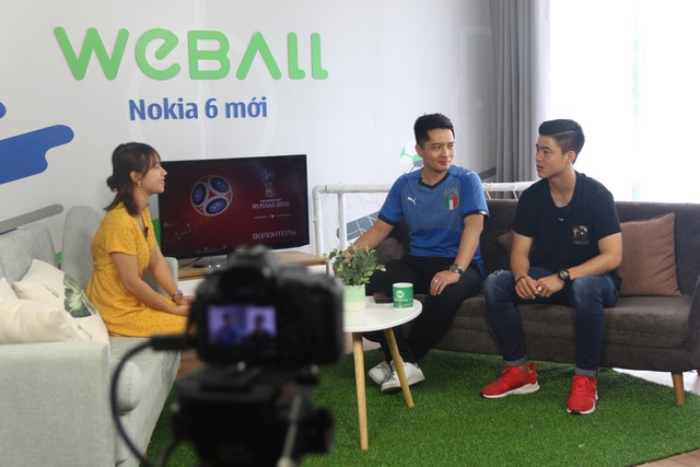&ldquo;Bạch m&atilde; ho&agrave;ng tử&rdquo; U23 Duy Mạnh gh&eacute; thăm chung cư VTM trong sitcom tập 7 của WeBall - Ảnh 3.