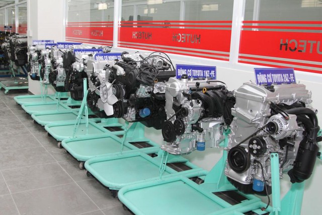 Một ng&agrave;y &ldquo;lạc tr&ocirc;i&rdquo; v&agrave;o xưởng thực h&agrave;nh C&ocirc;ng nghệ kỹ thuật &ocirc; t&ocirc; tại HUTECH - Ảnh 2.