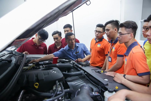 Một ng&agrave;y &ldquo;lạc tr&ocirc;i&rdquo; v&agrave;o xưởng thực h&agrave;nh C&ocirc;ng nghệ kỹ thuật &ocirc; t&ocirc; tại HUTECH - Ảnh 3.