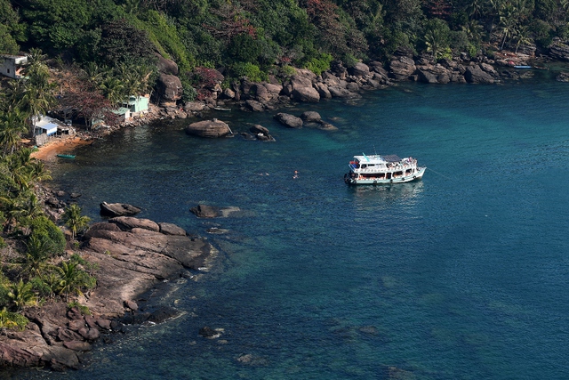 Vẻ đẹp mê hồn của Nam Phú Quốc nhìn từ cabin cáp treo Hòn Thơm - Ảnh 4.