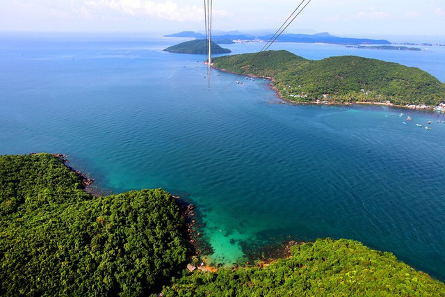 Vẻ đẹp mê hồn của Nam Phú Quốc nhìn từ cabin cáp treo Hòn Thơm - Ảnh 5.