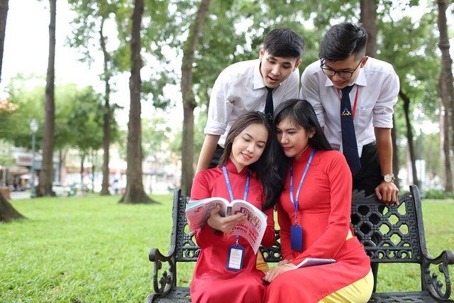 Cùng ngắm nhìn đồng phục siêu đẹp của sinh viên trường Cao đẳng nghề Du lịch Sài Gòn - Ảnh 3.