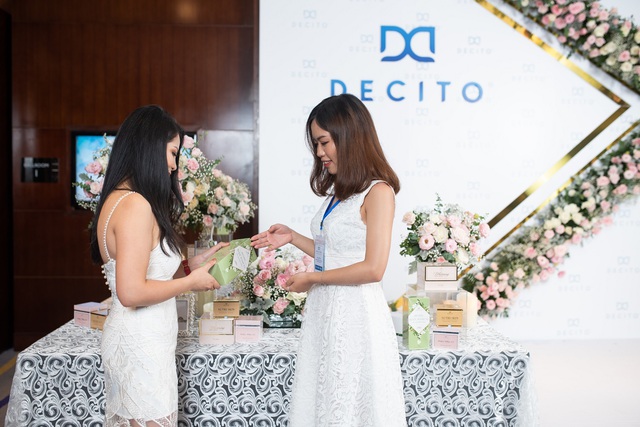 Á hậu Tú Anh cùng loạt hot girl khoe sắc trong sự kiện ra mắt thương hiệu mỹ phẩm Decito - Ảnh 4.