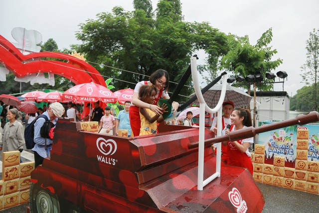 Only C, Lou Hoàng, Suni Hạ Linh cùng xuất hiện tại sự kiện thu hút hàng trăm bạn trẻ Hà thành - Ảnh 1.