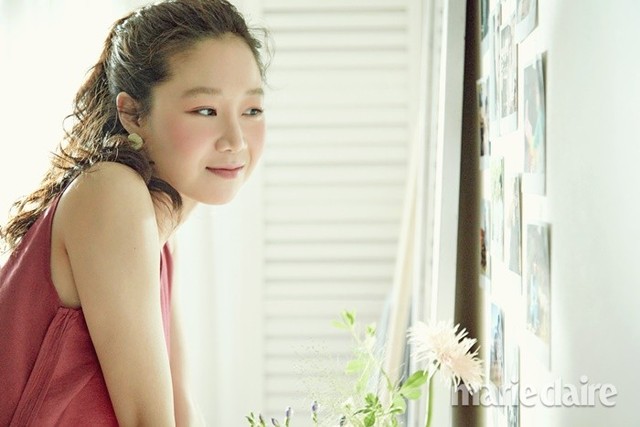 Gong Hyo Jin hóa nàng thơ mùa hè với má hồng đào hạnh phúc trong loạt ảnh mới - Ảnh 2.