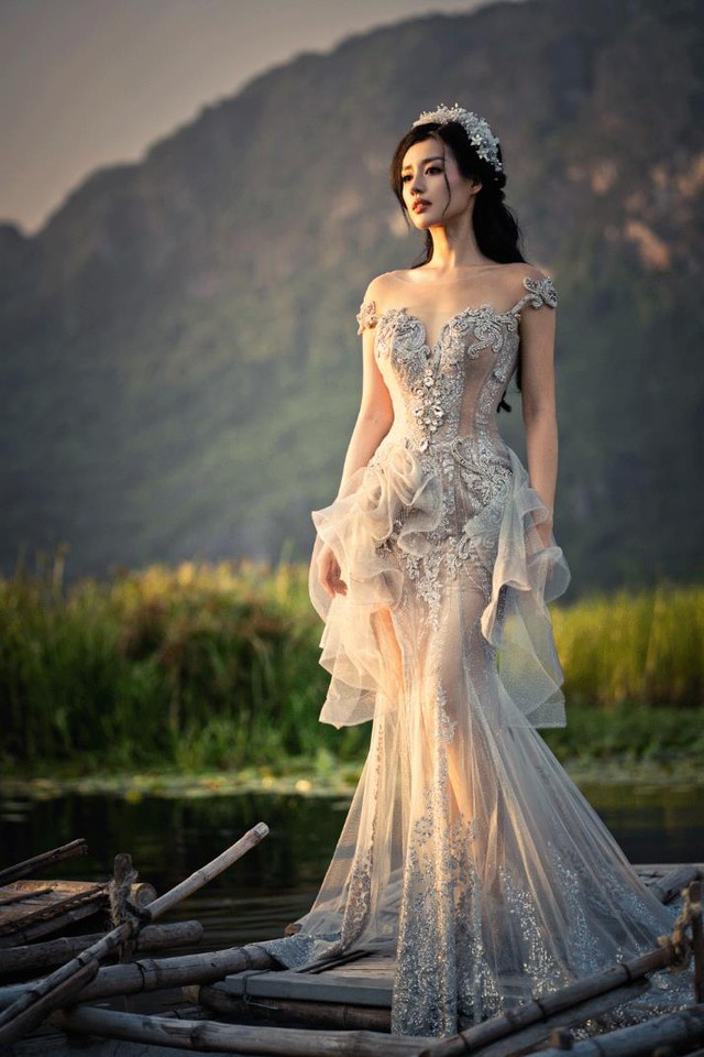 Khánh Linh hóa cô dâu lộng lẫy với váy cưới của Joli Poli - Ảnh 9.