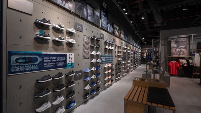 “Mục sở thị” cửa hàng adidas Landmark 81 hot rần rần, săn ngay balo cực chất với hóa đơn trên 5 triệu đồng - Ảnh 4.