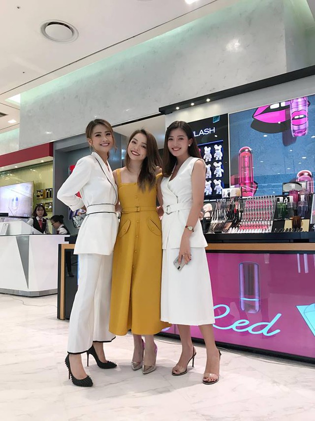 Trinh Phạm, Trang M&ugrave; Tạt phấn kh&iacute;ch với &ldquo;cơn mưa&rdquo; qu&agrave; tặng m&ugrave;a sale - Ảnh 1.