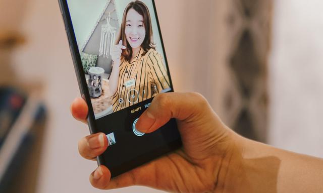 Chụp selfie với tr&iacute; tuệ nh&acirc;n tạo tr&ecirc;n OPPO F7: Đ&acirc;y ch&iacute;nh l&agrave; sự kh&aacute;c biệt - Ảnh 2.